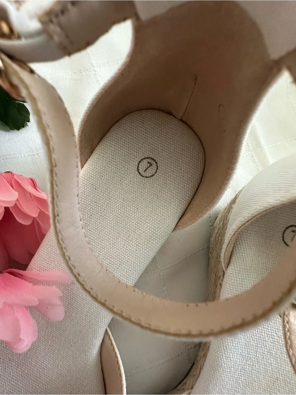 Juliet Holly NWOT Ankle-Strap Espadrille Wedge in White